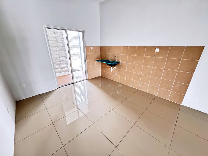 Rumah Teres untuk Dijual di Kampung Selangor Dredging (Dengkil) - Herman Sazwan Nor Rahim - Dry Kitchen - PropertyGuru.com.my