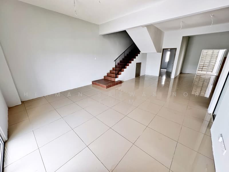 Rumah Teres untuk Dijual di Kampung Selangor Dredging (Dengkil) - Herman Sazwan Nor Rahim - Living Area - PropertyGuru.com.my