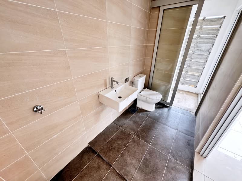 Rumah Teres untuk Dijual di Kampung Selangor Dredging (Dengkil) - Herman Sazwan Nor Rahim - Bathroom - PropertyGuru.com.my
