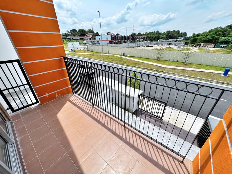 Rumah Teres untuk Dijual di Kampung Selangor Dredging (Dengkil) - Herman Sazwan Nor Rahim - Balcony - PropertyGuru.com.my