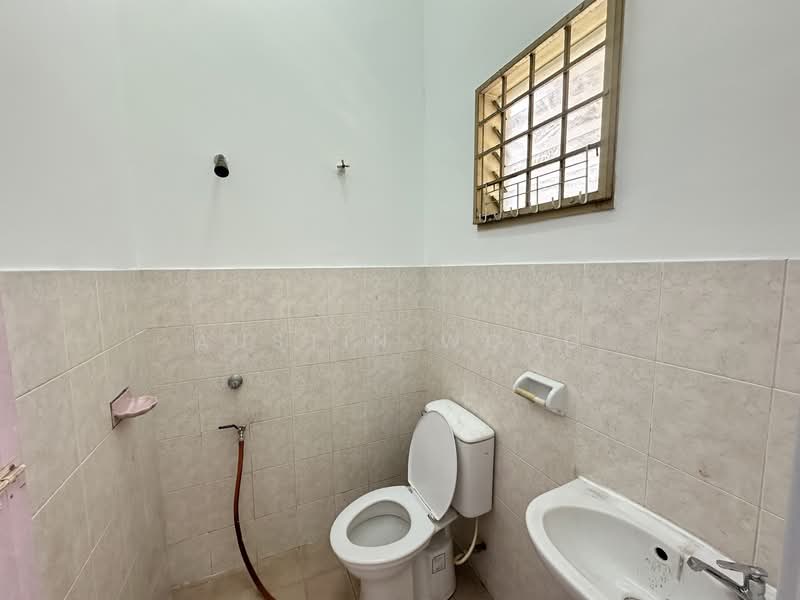 2-storey Terraced House for Sale in Bandar Puchong Utama (Puchong) - Austin Wong - Bathroom - PropertyGuru.com.my