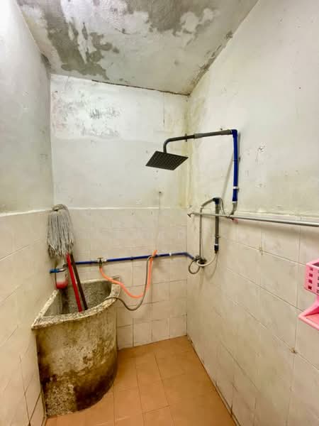Rumah Teres 1 Tingkat untuk Dijual di Taman Kemuning (Kulim) - Aswad . - Bathroom - PropertyGuru.com.my
