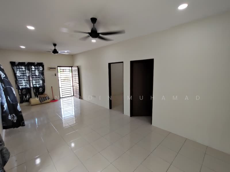 Cluster House for Rent in Sitiawan (Perak) - Muinuddin Muhamad - Living Room - PropertyGuru.com.my