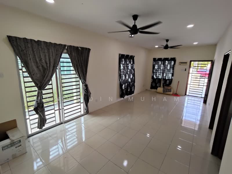 Cluster House for Rent in Sitiawan (Perak) - Muinuddin Muhamad - Living Room - PropertyGuru.com.my