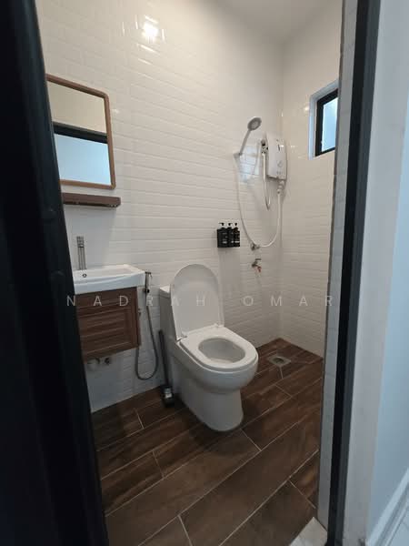 Rumah Teres 2 Tingkat untuk Disewa di Ampang Jaya (Ampang) - Nadrah Omar - Bathroom - PropertyGuru.com.my