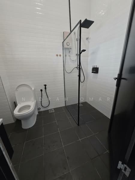 Rumah Teres 2 Tingkat untuk Disewa di Ampang Jaya (Ampang) - Nadrah Omar - Bathroom - PropertyGuru.com.my