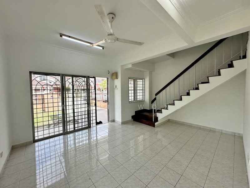 Rumah Teres 2 Tingkat untuk Dijual di TAMAN PUCHONG UTAMA (Puchong) - Austin Wong - Living Room - PropertyGuru.com.my