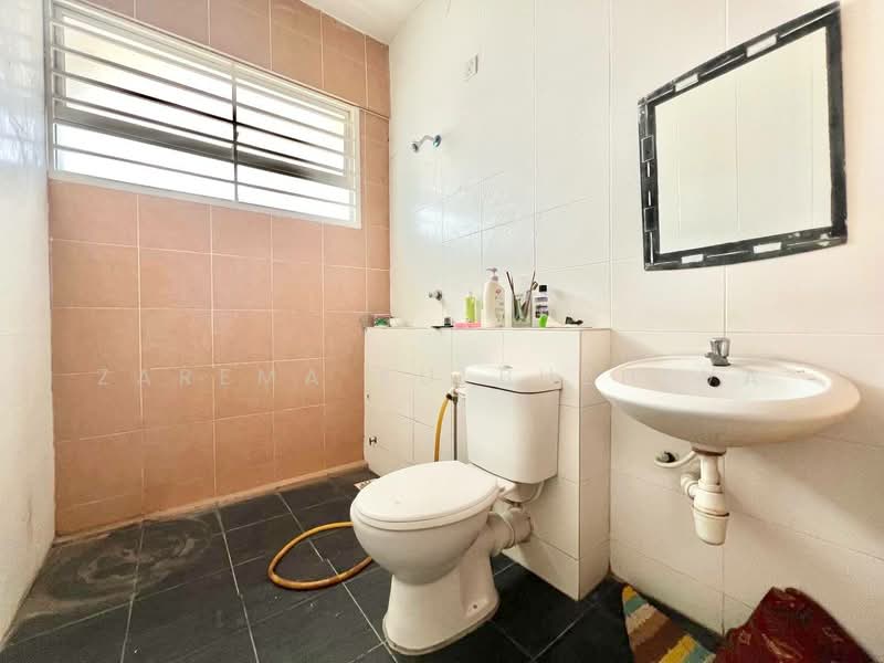 Rumah Teres 2 Tingkat untuk Dijual di Taman Bangi Avenue (Bangi) - Zarema Kulbuzheva - Bathroom - PropertyGuru.com.my