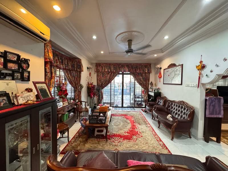 Semi-Detached House for Sale in Taman Molek (Johor Bahru) - Ian Chua - Living Room - PropertyGuru.com.my