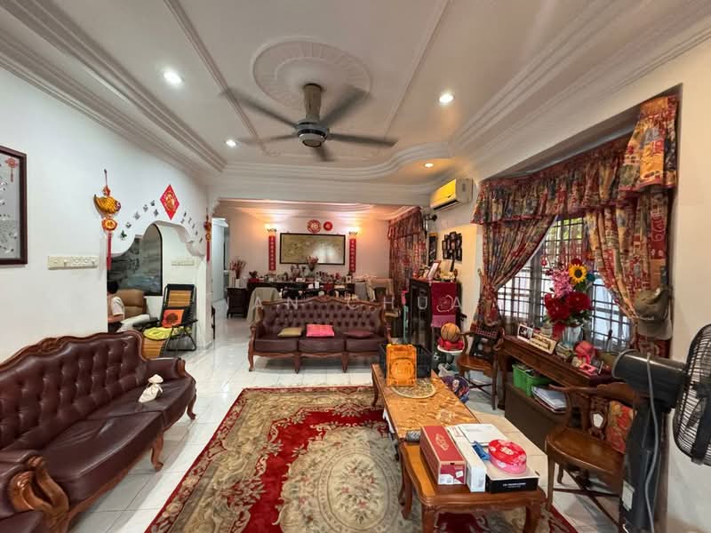 Semi-Detached House for Sale in Taman Molek (Johor Bahru) - Ian Chua - Living Room - PropertyGuru.com.my