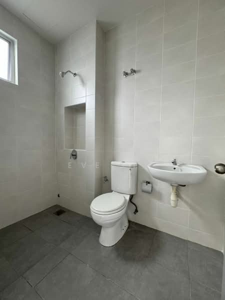 Rumah Teres 2 Tingkat untuk Dijual di Bandar Saujana Putra (Tanjong Duabelas) - Eve Sim - Bathroom - PropertyGuru.com.my