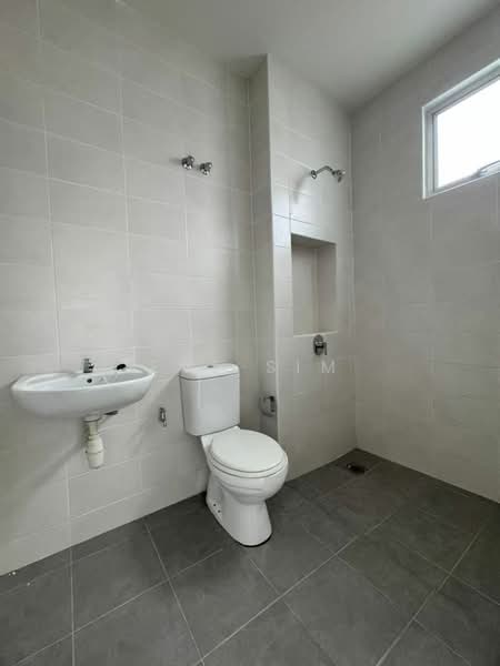 Rumah Teres 2 Tingkat untuk Dijual di Bandar Saujana Putra (Tanjong Duabelas) - Eve Sim - Bathroom - PropertyGuru.com.my