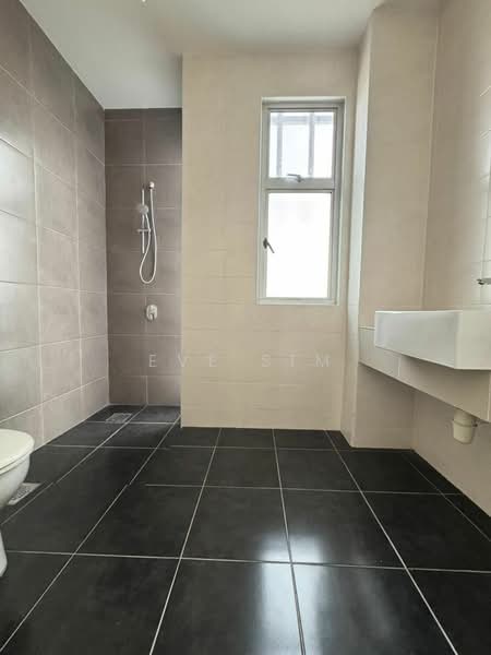 Rumah Teres 2 Tingkat untuk Dijual di Bandar Saujana Putra (Tanjong Duabelas) - Eve Sim - Bathroom - PropertyGuru.com.my
