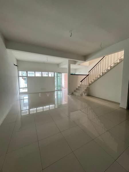 Rumah Teres 2 Tingkat untuk Dijual di Bandar Saujana Putra (Tanjong Duabelas) - Eve Sim - Living Room - PropertyGuru.com.my