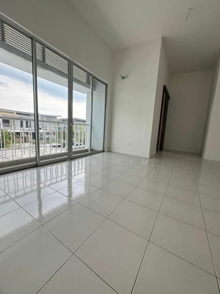 Rumah Teres 2 Tingkat untuk Dijual di Bandar Saujana Putra (Tanjong Duabelas) - Eve Sim - Balcony - PropertyGuru.com.my