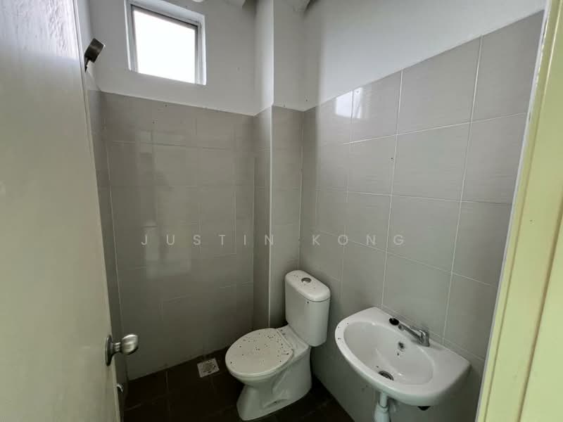 Pangsapuri untuk Dijual di Seri Molek Perdana - Justin Kong - Bathroom - PropertyGuru.com.my