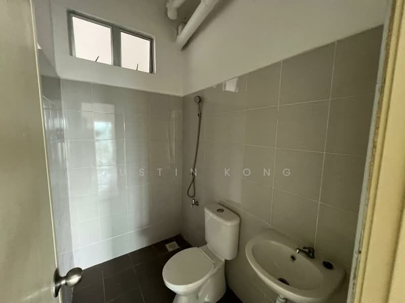 Pangsapuri untuk Dijual di Seri Molek Perdana - Justin Kong - Bathroom - PropertyGuru.com.my