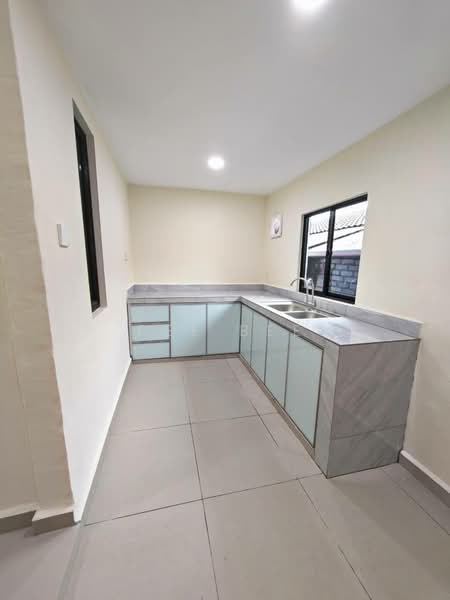 Rumah Teres untuk Dijual di Taman Bukit Kempas (Tampoi) - Bee Bee - PropertyGuru.com.my