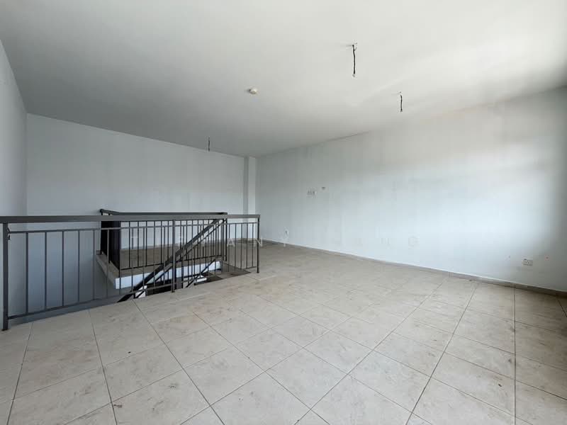 2.5-storey Terraced House for Sale in Taman Kundang Jaya (Rawang) - Tiffany Yang - Upstair Living Hall - PropertyGuru.com.my