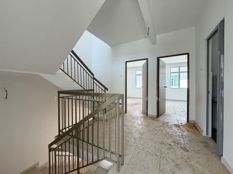 2.5-storey Terraced House for Sale in Taman Kundang Jaya (Rawang) - Tiffany Yang - Upstair - PropertyGuru.com.my