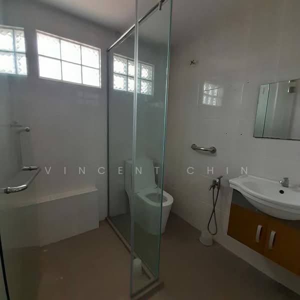 Rumah Teres 2.5 Tingkat untuk Disewa di Taman Pengkalan Barat (Ipoh) - Vincent Chin - Bathroom - PropertyGuru.com.my