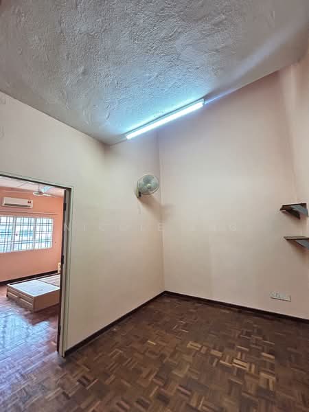 Terraced House for Sale in Seksyen 32, Kemuning Green Ville (Shah Alam) - Nicole Eng - Bedroom - PropertyGuru.com.my