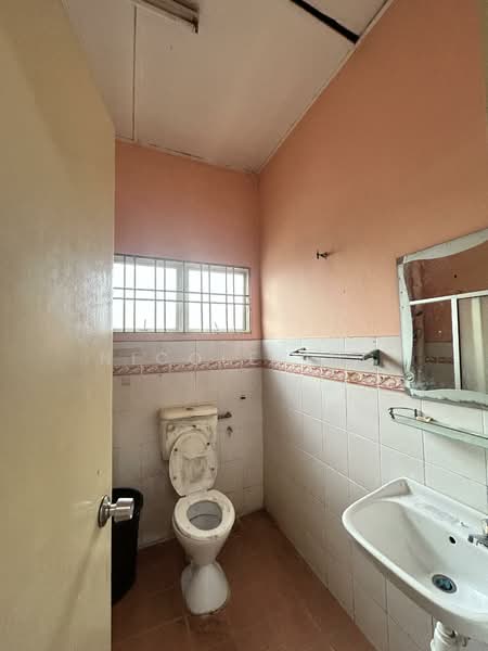 Terraced House for Sale in Seksyen 32, Kemuning Green Ville (Shah Alam) - Nicole Eng - Bathroom - PropertyGuru.com.my