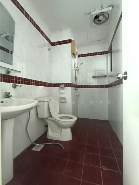 Semi-Detached House for Sale in Bandar Tasik Kesuma (Beranang) - Azira Ahmad - Bathroom - PropertyGuru.com.my