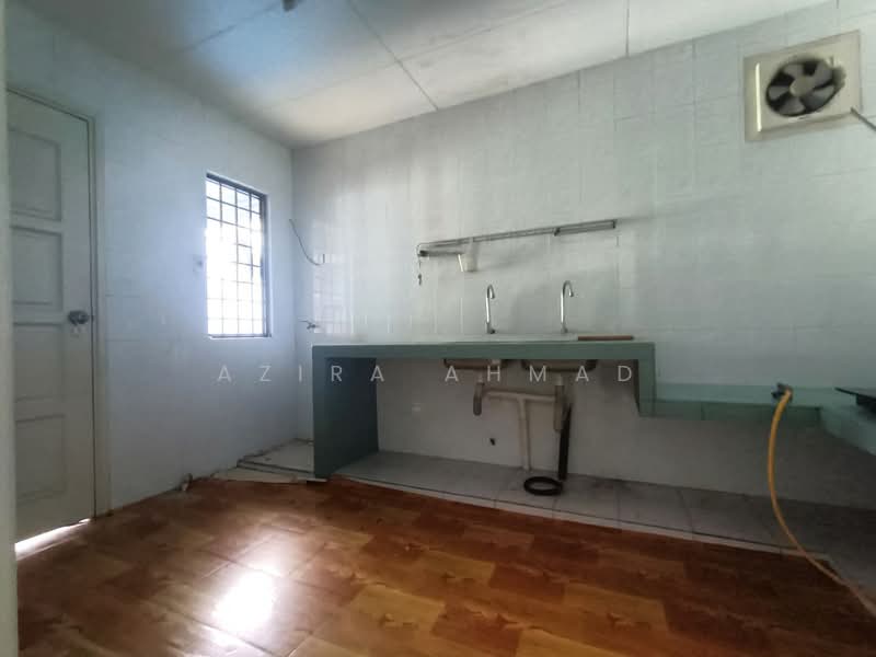 Semi-Detached House for Sale in Bandar Tasik Kesuma (Beranang) - Azira Ahmad - Kitchen - PropertyGuru.com.my