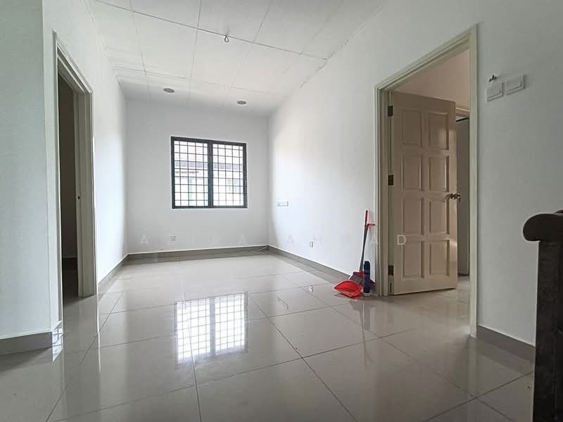 Semi-Detached House for Sale in Bandar Tasik Kesuma (Beranang) - Azira Ahmad - Interior - PropertyGuru.com.my