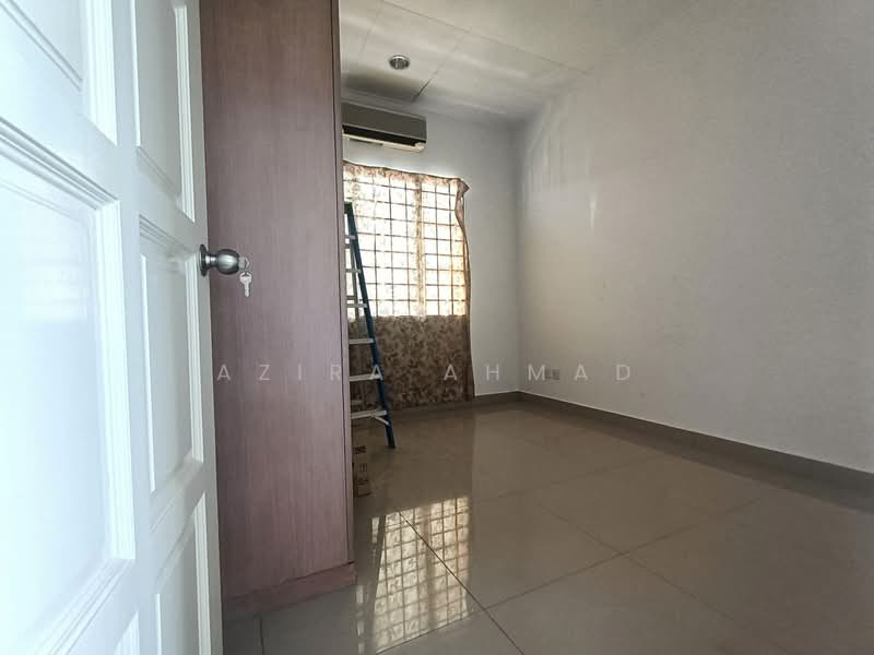 Semi-Detached House for Sale in Bandar Tasik Kesuma (Beranang) - Azira Ahmad - Interior - PropertyGuru.com.my