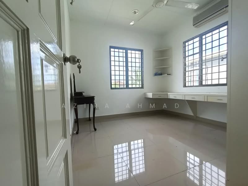 Semi-Detached House for Sale in Bandar Tasik Kesuma (Beranang) - Azira Ahmad - Study - PropertyGuru.com.my