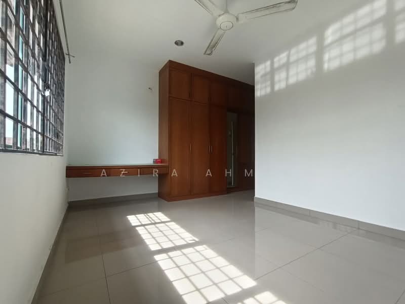 Semi-Detached House for Sale in Bandar Tasik Kesuma (Beranang) - Azira Ahmad - Bedroom - PropertyGuru.com.my