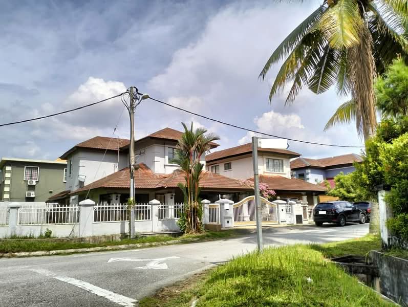 Semi-Detached House for Sale in Bandar Tasik Kesuma (Beranang) - Azira Ahmad - Exterior - PropertyGuru.com.my