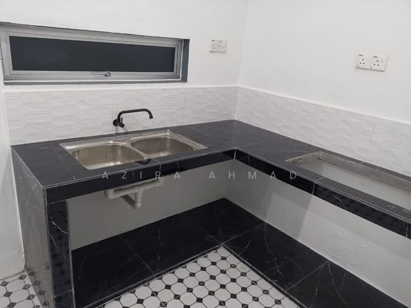 2-storey Terraced House for Sale in Seri Kembangan (Selangor) - Azira Ahmad - Kitchen - PropertyGuru.com.my
