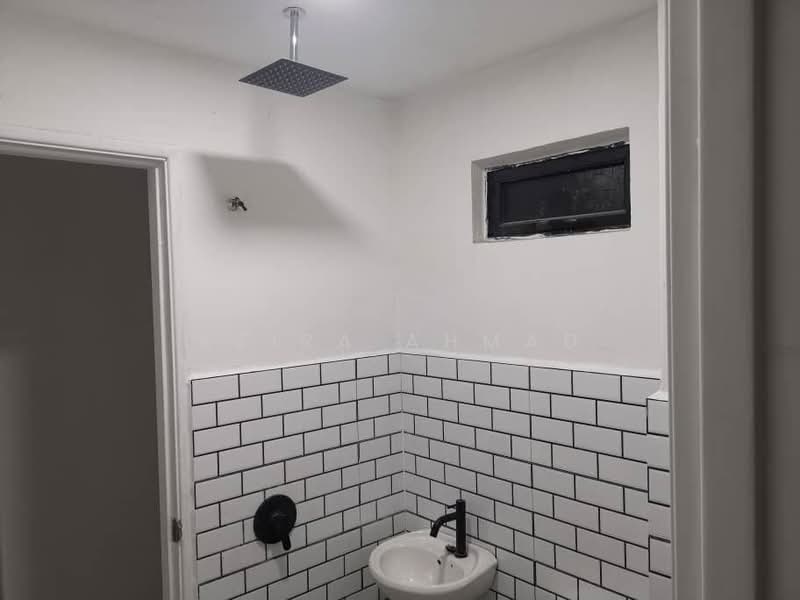 2-storey Terraced House for Sale in Seri Kembangan (Selangor) - Azira Ahmad - Bathroom - PropertyGuru.com.my