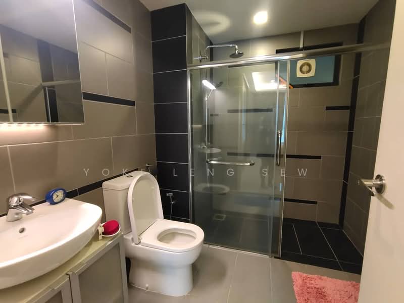 Kondominium untuk Dijual di The Z Residence - Yoke Leng Sew - Bathroom - PropertyGuru.com.my