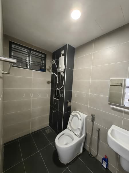 Servis Apartment untuk Dijual di D'Putra Suites - Justin Kong - Bathroom - PropertyGuru.com.my
