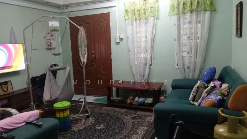 Rumah Teres 2 Tingkat untuk Dijual di Taman Anggerik (Tampoi) - Mohd Faez - Living Room - PropertyGuru.com.my