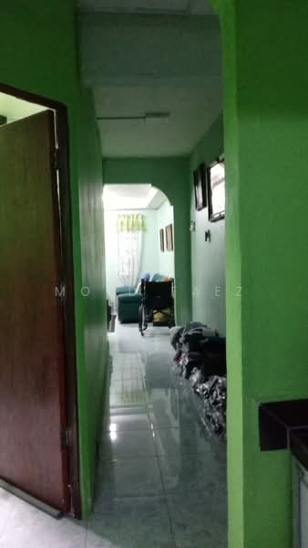 Rumah Teres 2 Tingkat untuk Dijual di Taman Anggerik (Tampoi) - Mohd Faez - Living Room - PropertyGuru.com.my