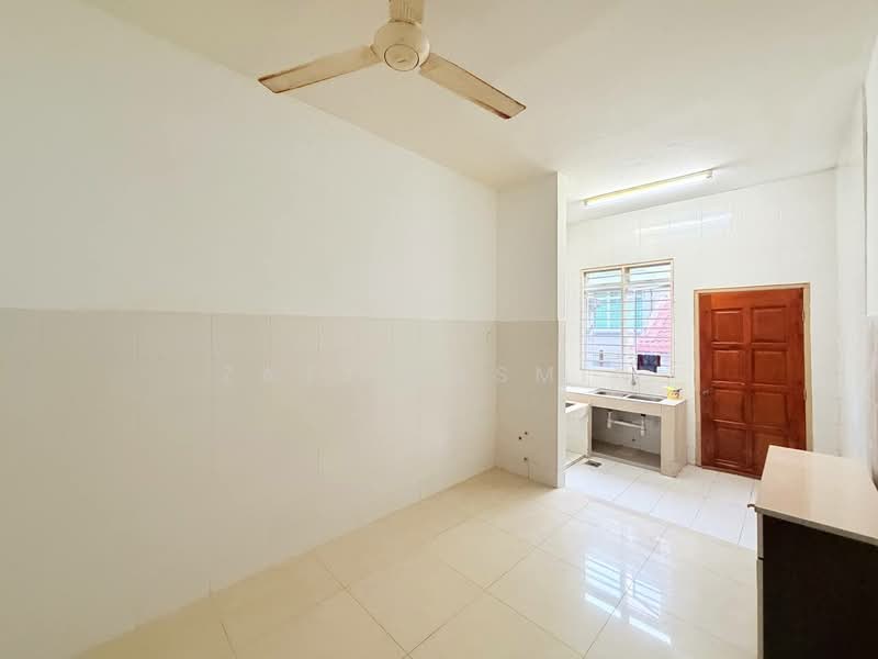 Rumah Teres 2.5 Tingkat untuk Dijual di Taman Selayang Permata (Batu Caves) - Zaty Jasmin - Kitchen - PropertyGuru.com.my