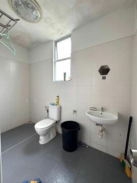 Rumah Teres 2 Tingkat untuk Dijual di Bandar Seri Alam (Masai) - Shirley Yap - Bathroom - PropertyGuru.com.my