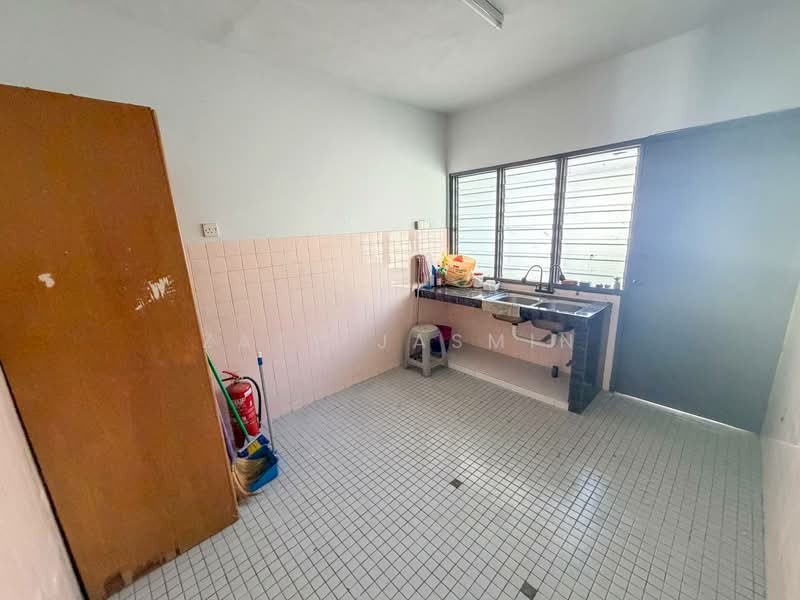 2-storey Terraced House for Sale in Taman Minang (Cheras) - Zaty Jasmin - Kitchen - PropertyGuru.com.my