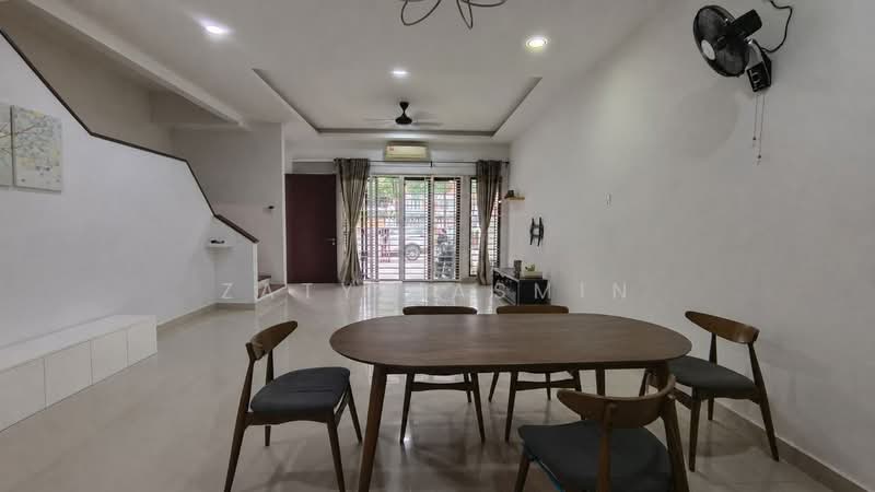 Rumah Teres 2 Tingkat untuk Dijual di Alam Impian (Shah Alam) - Zaty Jasmin - Living Room - PropertyGuru.com.my