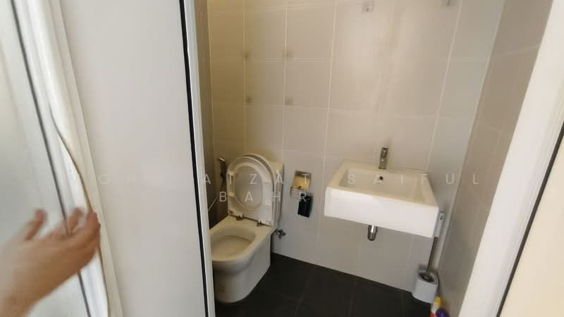 Service Residence for Sale at Cerrado Residence @ Southville City - Mohd Aizat Saiful Bahri - Bathroom - PropertyGuru.com.my