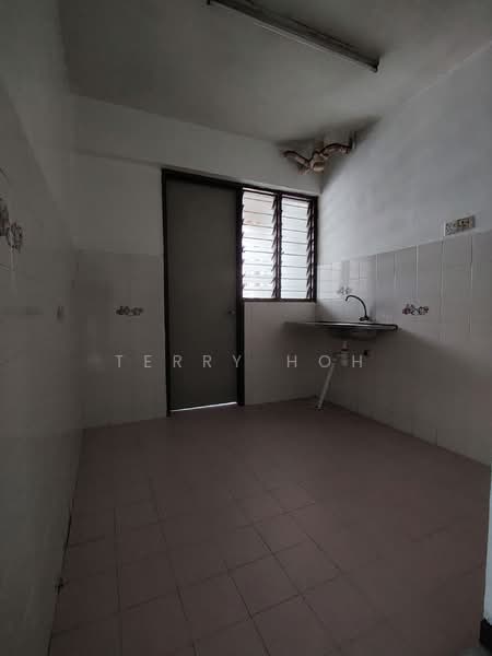 Pangsapuri untuk Dijual di Tasik Heights Apartment - Terry Hoh - Kitchen - PropertyGuru.com.my
