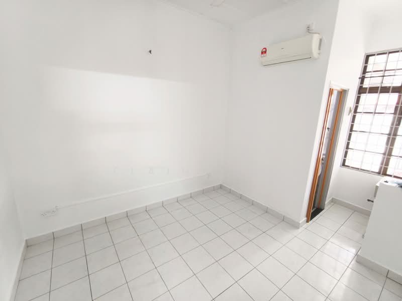 1-storey Terraced House for Sale in Taman Molek (Johor Bahru) - Elaine Lau - PropertyGuru.com.my