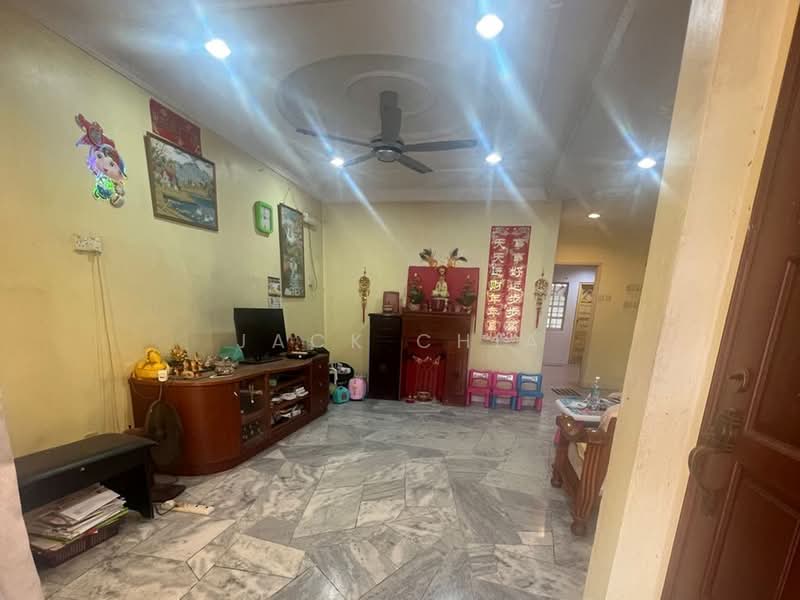 2-storey Terraced House for Sale in Taman Permai (Seremban) - Jack Chia - Living Room - PropertyGuru.com.my