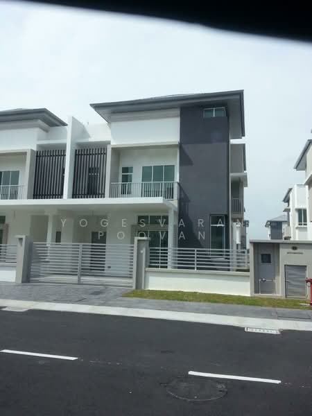 Semi-Detached House for Rent in Canary Garden (Klang) - Yogesvaran Poovan - Exterior - PropertyGuru.com.my