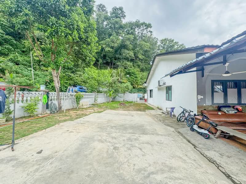 Rumah Teres 1 Tingkat untuk Dijual di Taman Bukit Mewah (Kajang) - Mohd Aizat Saiful Bahri - Exterior - PropertyGuru.com.my